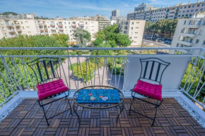 Bright flat close to the beach